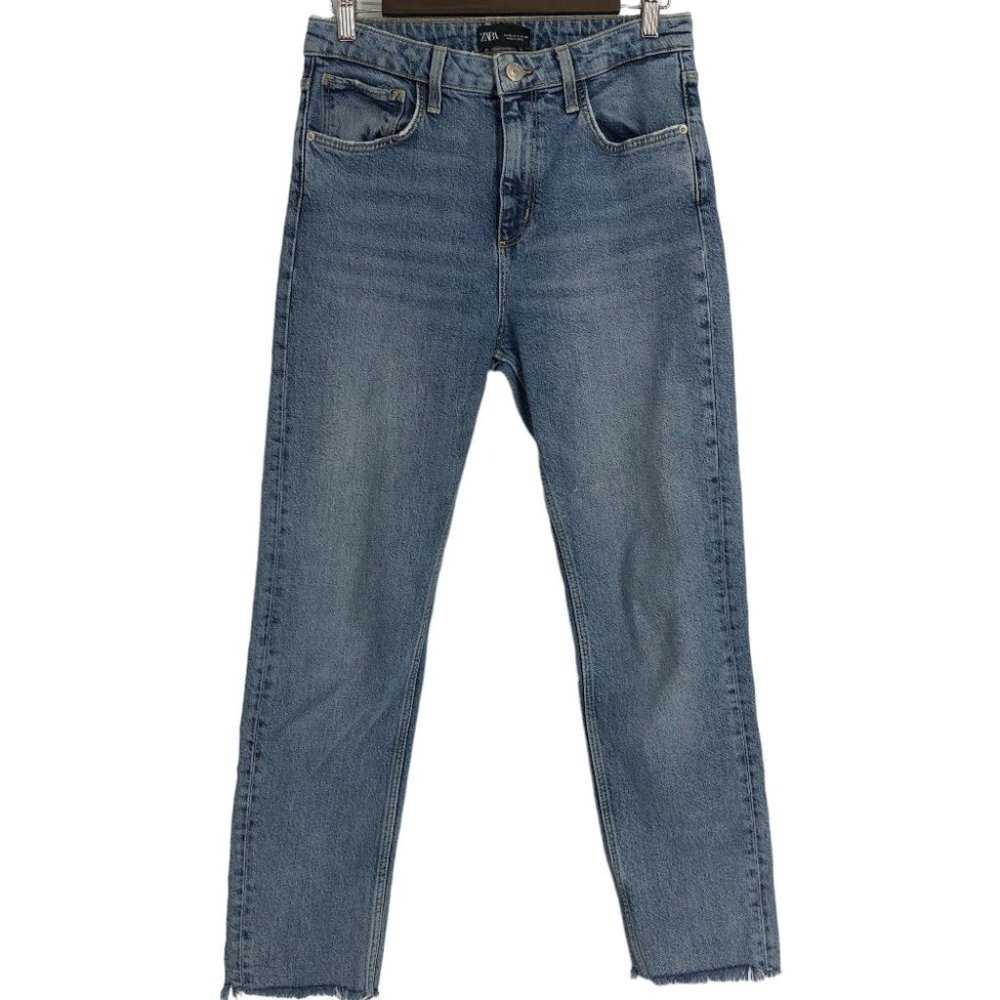 Zara Medium Wash straight leg High Rise cropped  Raw Hem Jeans size 30.